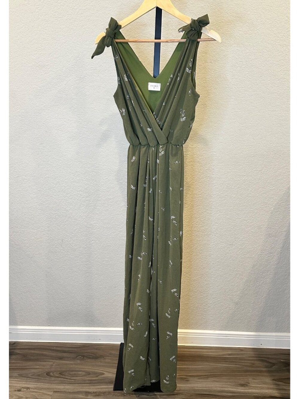 Everly Anthropologie Size S Olive Green Feather Sleeveless V-Neck Jumpsuit - Picture 10 of 10